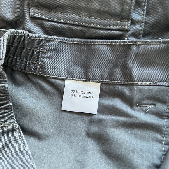 Watsons German Utility Cargo Shorts with 13 pockets, elastic waist and z… - Picture 6 of 6